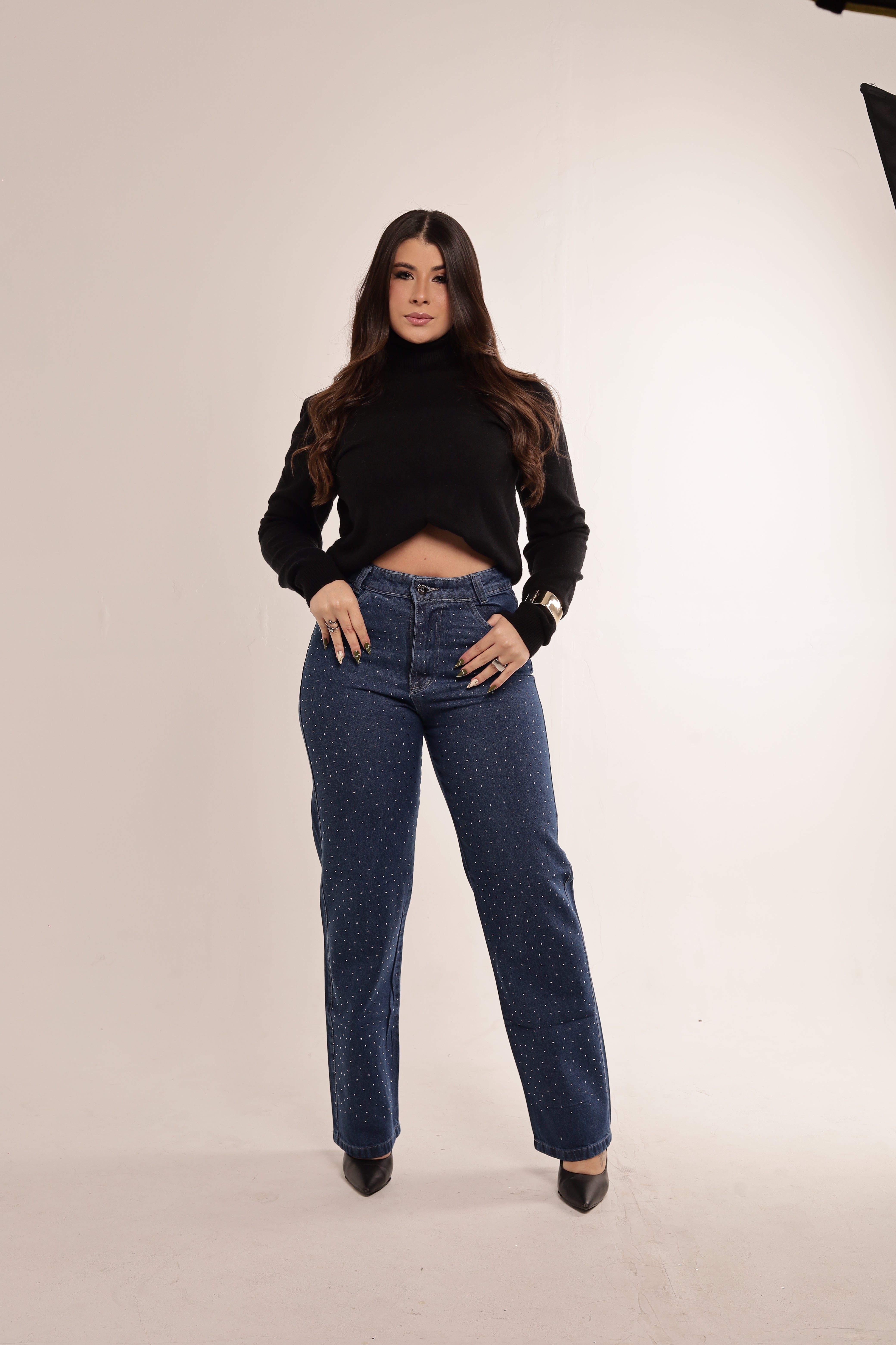 Calça Jeans Reta Cintura Alta com Strass - Lavagem Escura